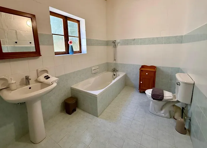 Lonza بيت للعطل